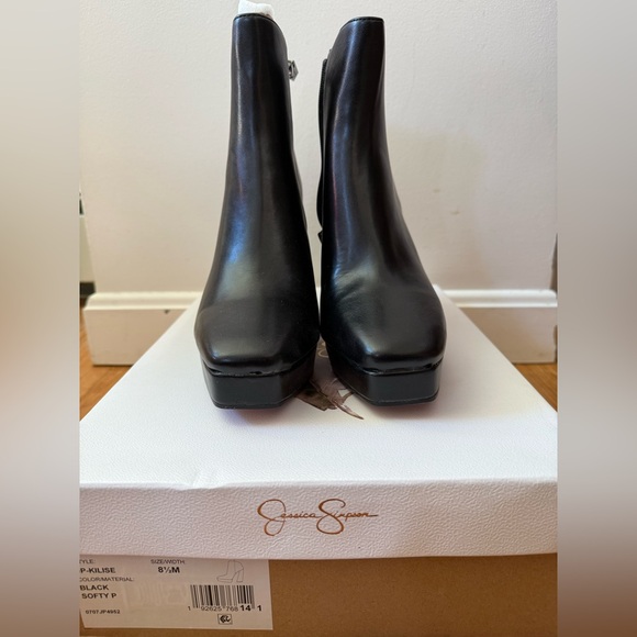 Women’s Black Chunky Boot - Picture 2 of 3